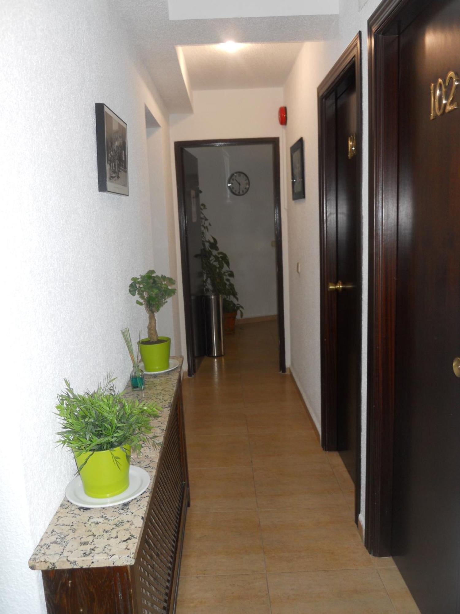 Hostal El Descanso Madrid Esterno foto