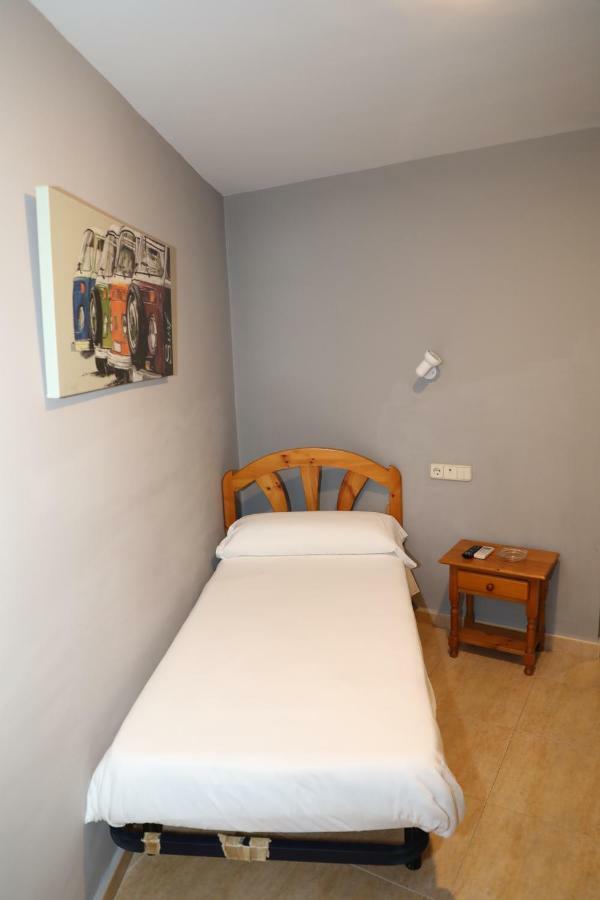Hostal El Descanso Madrid Esterno foto