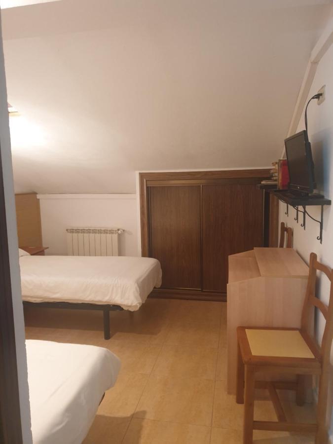 Hostal El Descanso Madrid Esterno foto