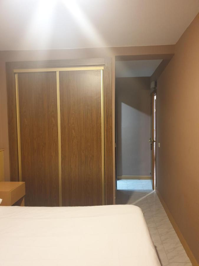 Hostal El Descanso Madrid Esterno foto
